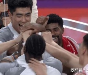 乐鱼体育分部-硬汉！32岁老将两腿全拉伤，缠满绷带打20分钟，媒体人:真是拼了