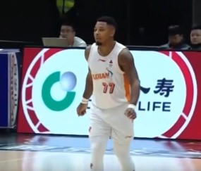 乐鱼体育分部-超级得分手！皮特森半场15分钟 9中5&amp;罚球7中7砍下20分4板3助