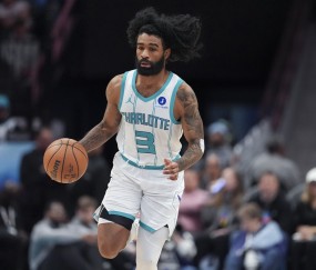 乐鱼体育分部-16分5助！科比·怀特：教练让我做自己 打得更有侵略性