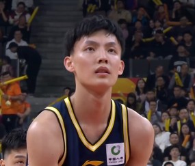 乐鱼体育中心-广东今日早报！徐杰深夜发声，杜锋又被喊下课，胡明轩最新伤情